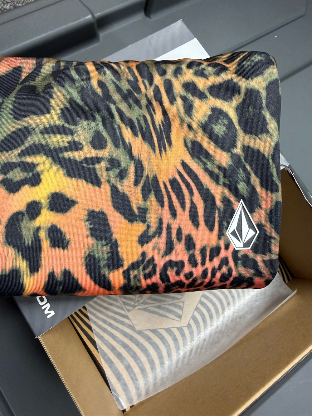 Volcom women’s size XS base layer animal print science crewneck activewear $60